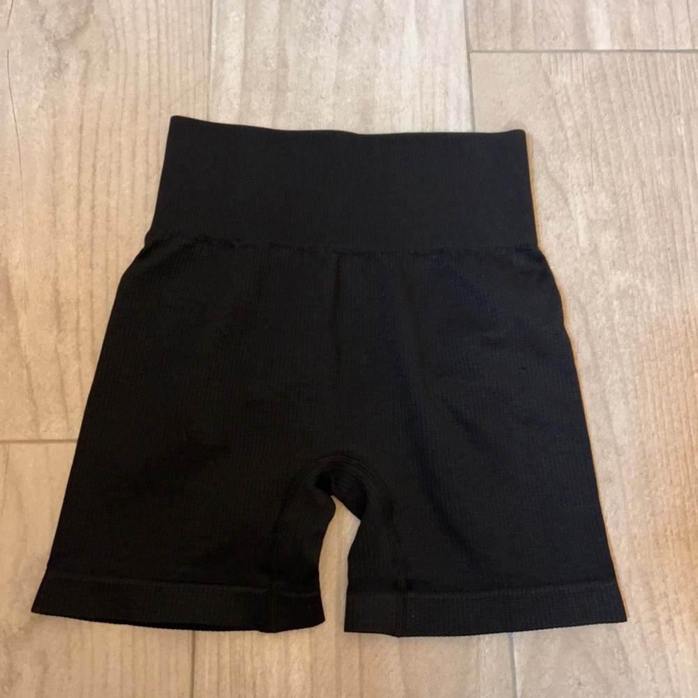 BLACK SPANDEX GYM SHORT